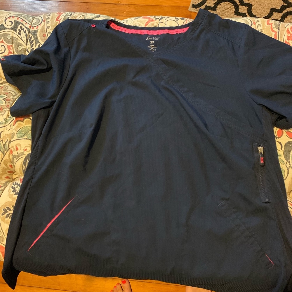 Koi lite scrub top